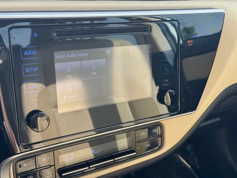 Used 2019 Toyota Corolla LE FWD image 3