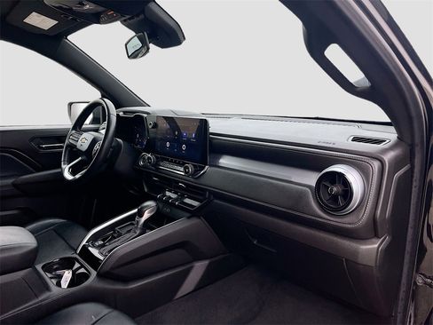 Used 2024 Chevrolet Colorado LT w/ LT Convenience Package image 27