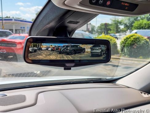 Used 2019 Chevrolet Traverse Premier FWD image 16