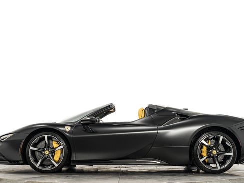 Used 2024 Ferrari SF90 Spider image 6