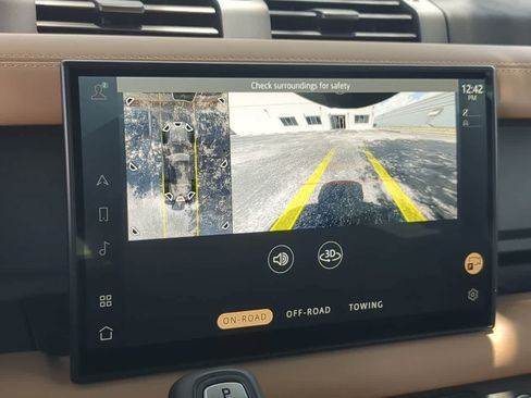 Certified 2025 Land Rover Defender 110 X-Dynamic SE AWD/4WD image 32