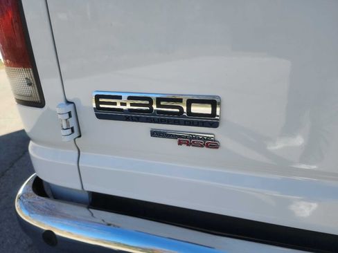 Used 2009 Ford E-350 and Econoline 350 Super Duty Wagon image 7