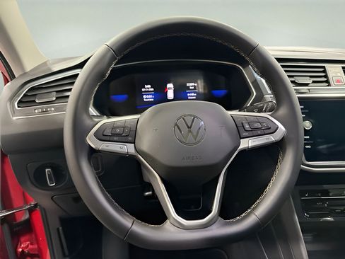 Used 2023 Volkswagen Tiguan SE w/ Panoramic Sunroof Package FWD image 15