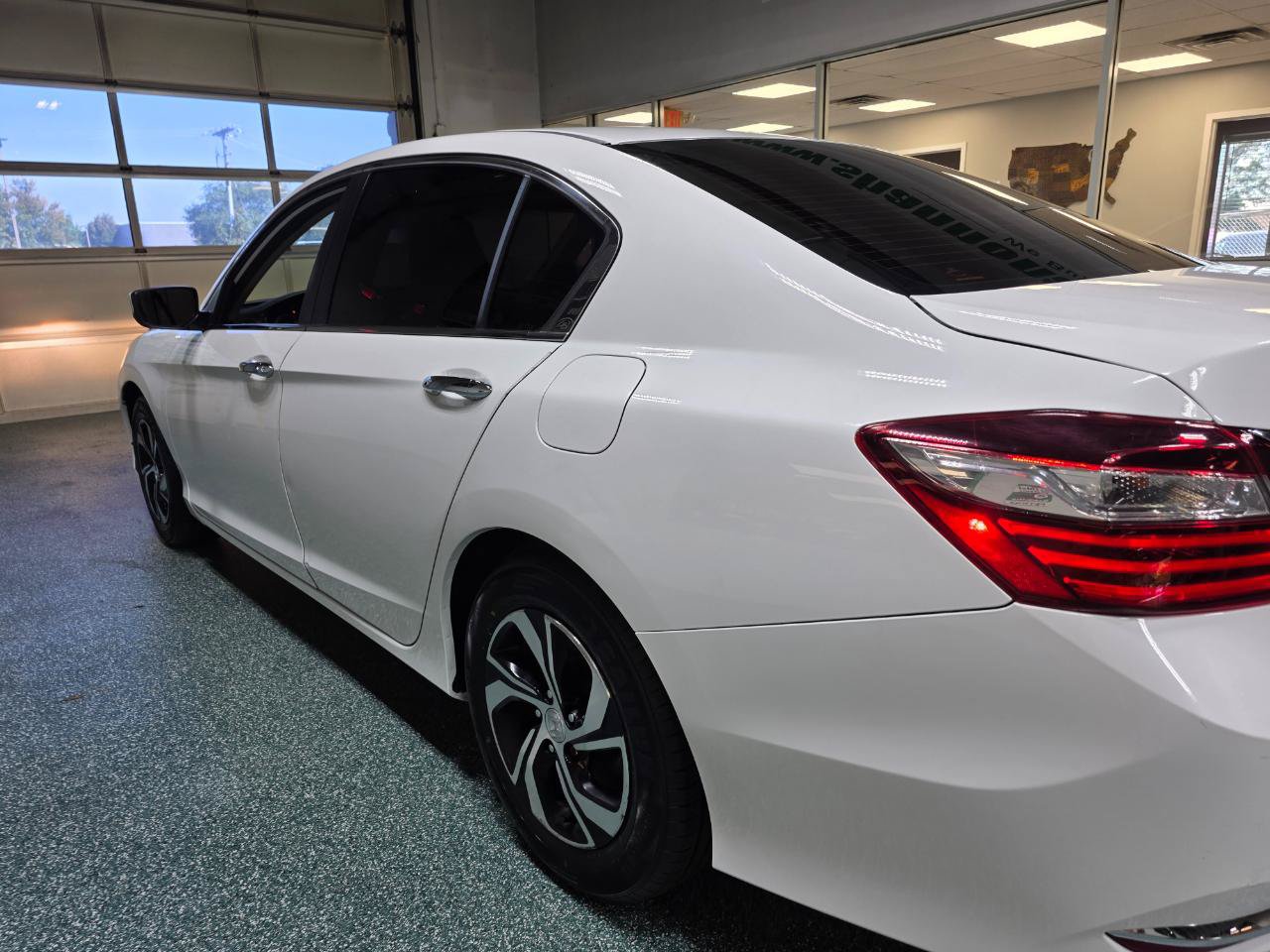 Used 2016 Honda Accord LX image 10