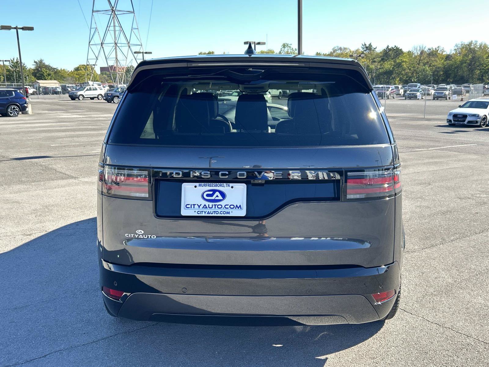 Used 2025 Land Rover Discovery Dynamic SE AWD/4WD image 4