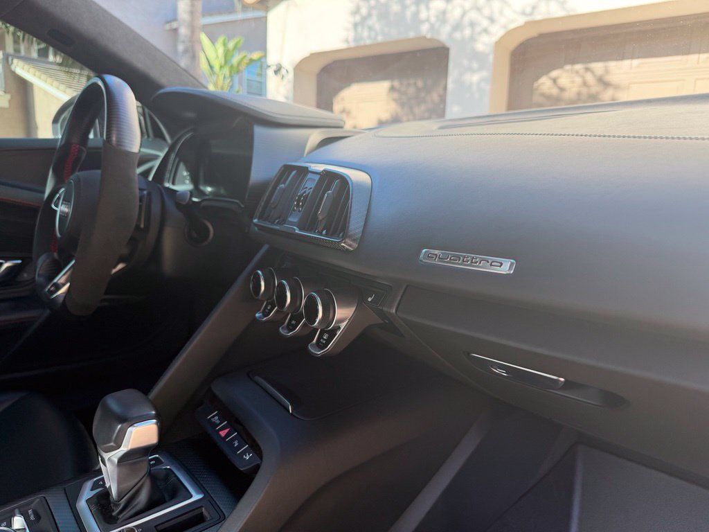 Used 2017 Audi R8 V10 w/ Carbon Exterior Package AWD/4WD image 30