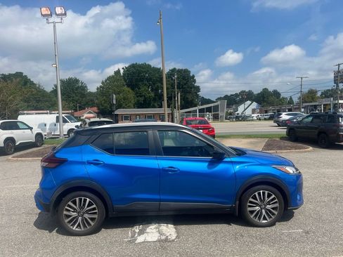 Used 2021 Nissan Kicks SV FWD image 3