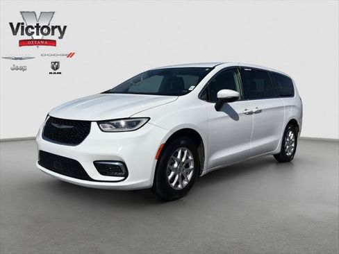 Certified 2023 Chrysler Pacifica Touring-L FWD image 1