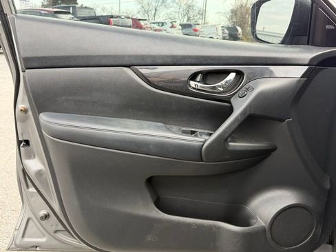 Used 2020 Nissan Rogue SV image 13