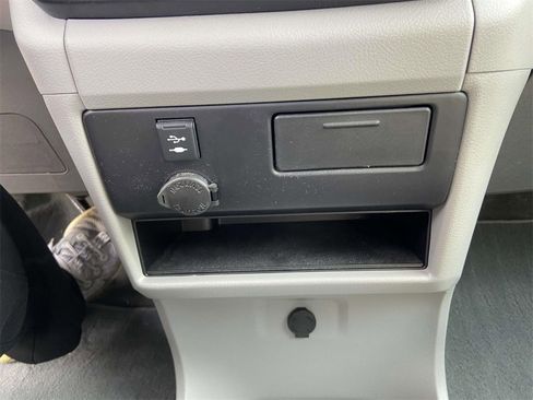 Used 2018 Toyota Sienna LE image 25