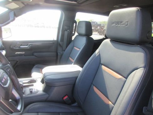 New 2026 GMC Sierra 1500 AT4 w/ AT4 Premium Package AWD/4WD image 16