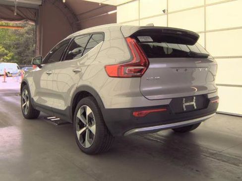 Used 2025 Volvo XC40 B5 Plus AWD/4WD image 4