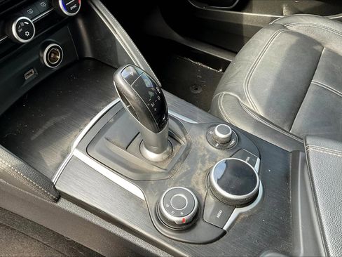 Used 2018 Alfa Romeo Stelvio AWD image 15