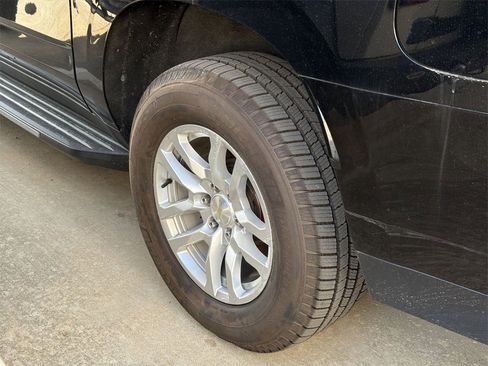 Used 2021 Chevrolet Suburban LT image 5