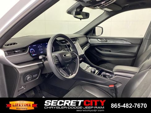 Used 2023 Jeep Grand Cherokee L Laredo AWD/4WD image 11