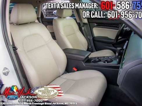 Used 2023 Honda Civic Touring image 9
