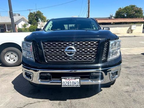 Used 2017 Nissan Titan SV image 2