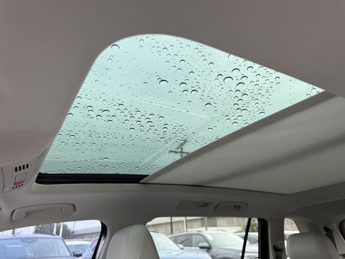 Used 2020 Volkswagen Tiguan SE w/ Panoramic Sunroof Package image 15