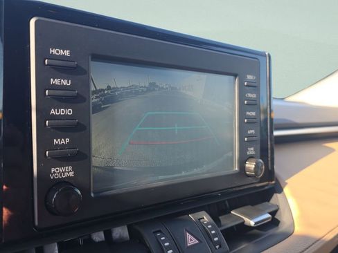 Used 2019 Toyota RAV4 XLE Premium FWD image 18