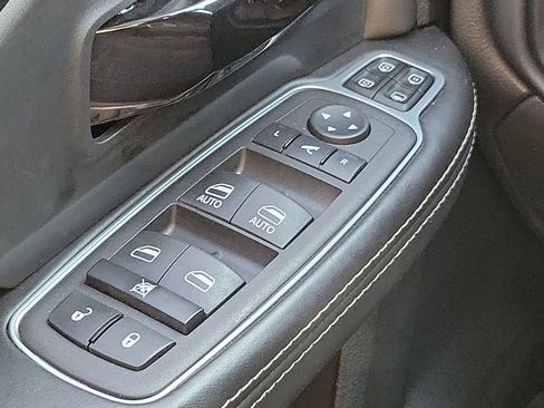 Used 2024 RAM 2500 Limited image 32