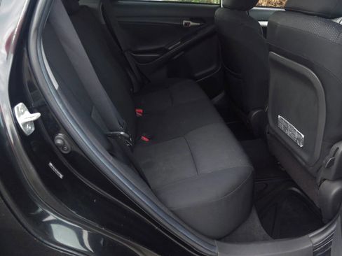 Used 2010 Toyota Matrix S image 12