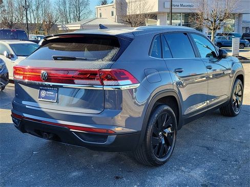 Certified 2024 Volkswagen Atlas Cross Sport SE w/ Panoramic Sunroof Package image 4