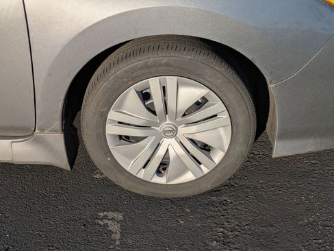 Used 2024 Nissan Leaf S image 5