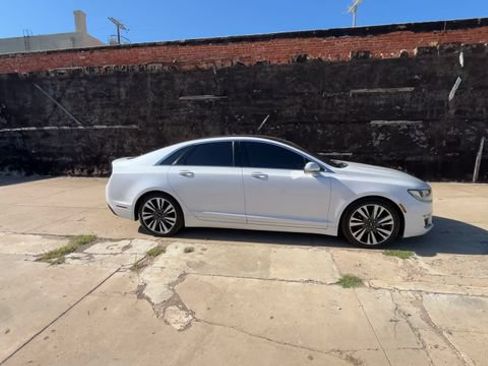 Used 2017 Lincoln MKZ Reserve FWD image 9