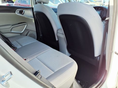 Used 2025 Kia Soul LX image 13