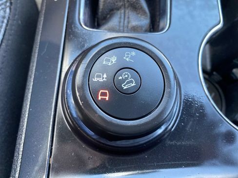 Used 2017 Ford Explorer XLT w/ Equipment Group 202A AWD/4WD image 20