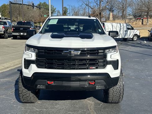 Used 2025 Chevrolet Silverado 1500 LT Trail Boss w/ Convenience Package II image 2