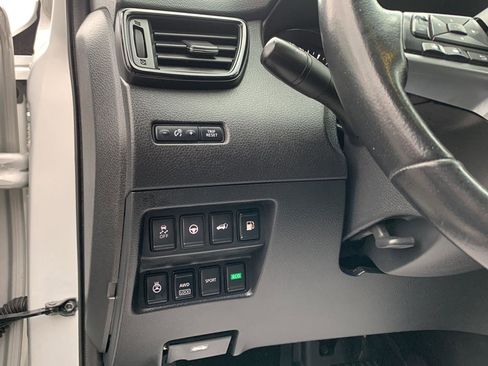 Used 2019 Nissan Rogue SL w/ Premium Package image 17