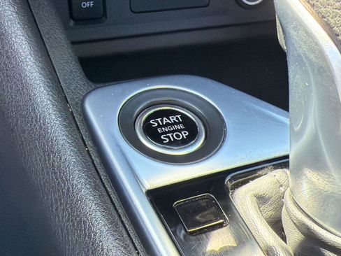 Used 2025 Nissan Sentra SV FWD image 22