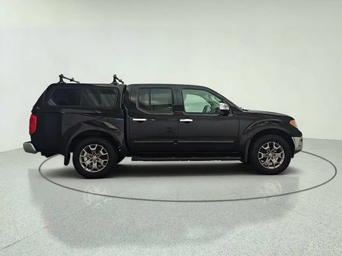 Used 2015 Nissan Frontier SL w/ Moonroof Package AWD/4WD image 7