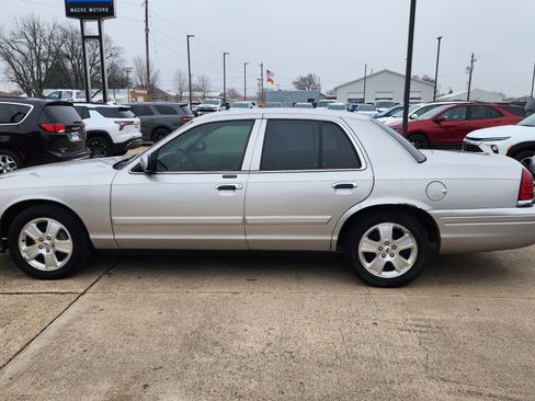 Used 2011 Ford Crown Victoria LX w/ Comfort Appearance Pkg image 6