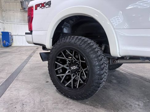 Used 2017 Ford F250 Platinum w/ Platinum Ultimate Package AWD/4WD image 18