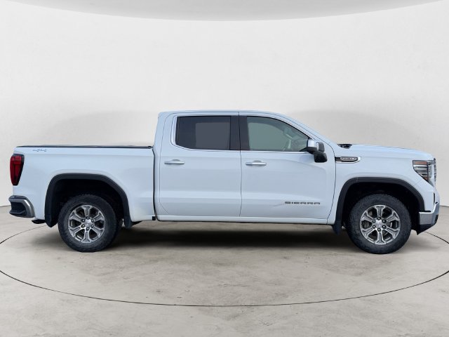 Used 2022 GMC Sierra 1500 SLT AWD/4WD image 4