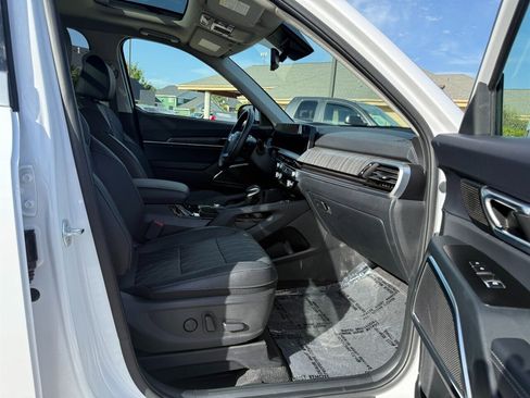 Used 2025 Kia Telluride SX w/ SX Captain's Chair Package FWD image 27