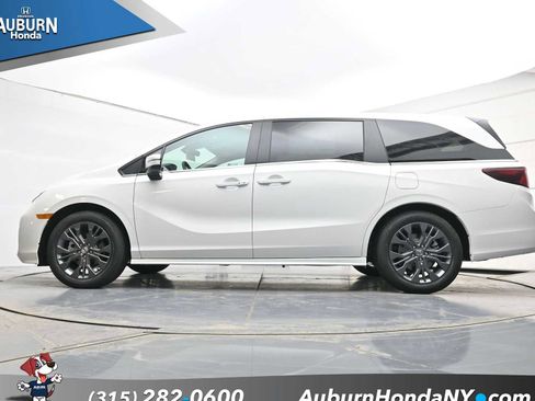 New 2026 Honda Odyssey Touring image 18