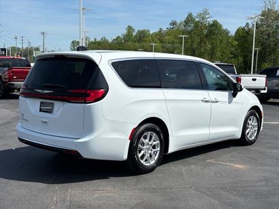 Used 2023 Chrysler Pacifica Touring