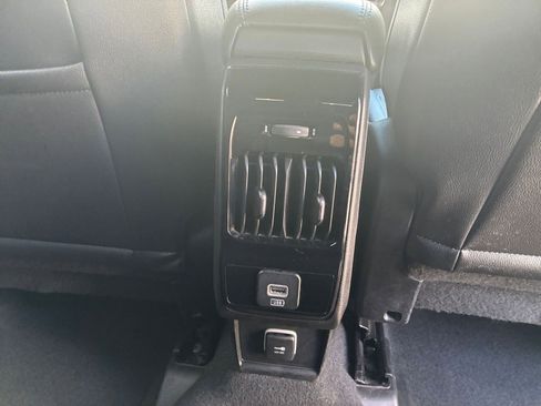 Used 2025 Jeep Compass Limited image 23