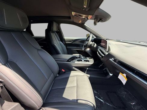 Used 2023 Cadillac Lyriq 2WD image 14