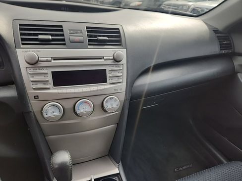 Used 2010 Toyota Camry SE image 13