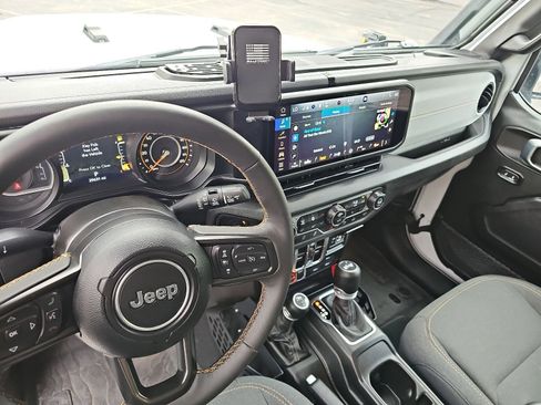 Used 2024 Jeep Wrangler Unlimited Sport AWD/4WD image 26