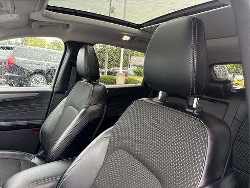 Used 2025 Ford Escape SE FWD image 28