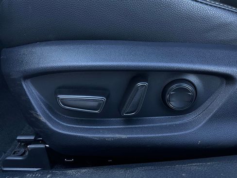 Used 2025 Toyota Camry SE image 11