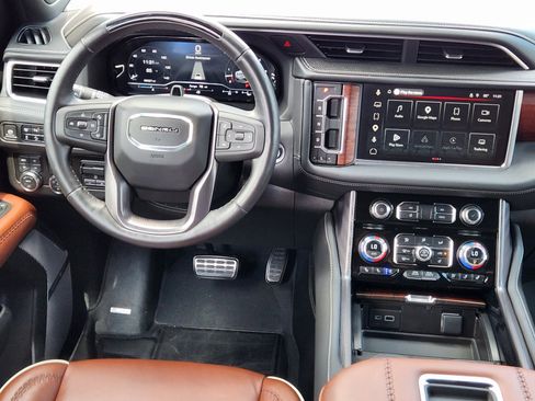 Used 2023 GMC Yukon XL Denali Ultimate AWD/4WD image 10