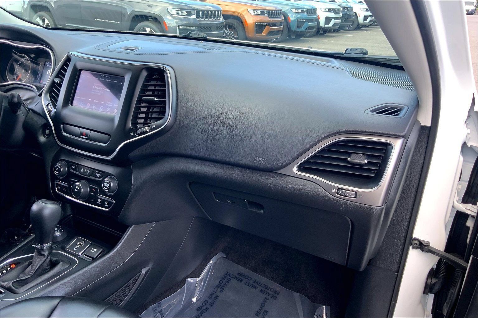 Used 2019 Jeep Cherokee Latitude Plus AWD/4WD image 17