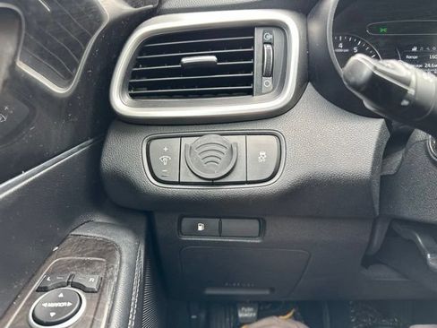 Used 2017 Kia Sorento AWD w/ LX Convenience Package image 43