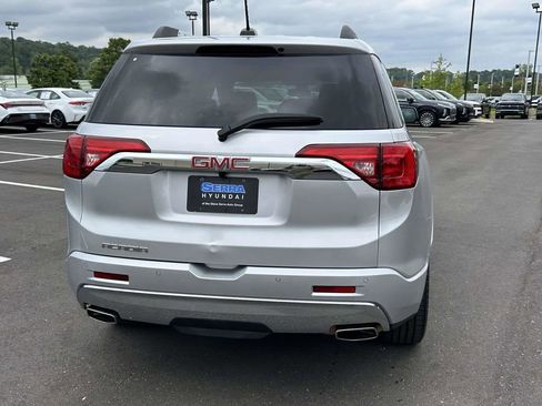 Used 2019 GMC Acadia Denali w/ Technology Package FWD image 4